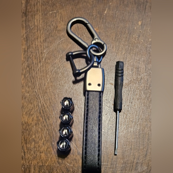 NIB Acura keychain and valve stem caps - Picture 2 of 4